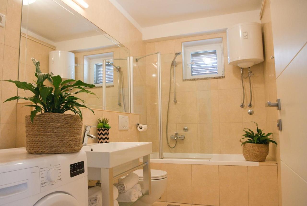 Apartments Sandra Пореч Екстериор снимка