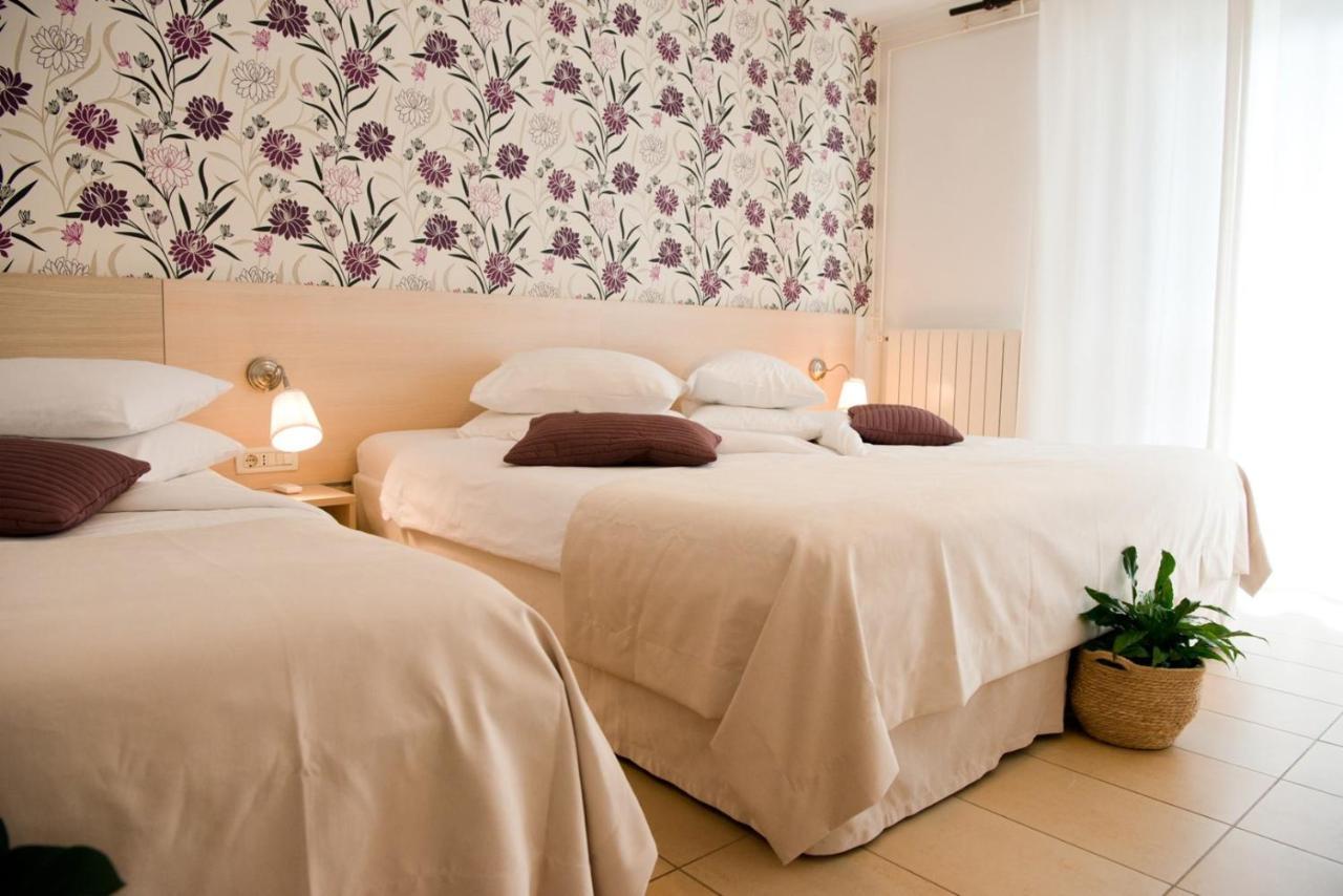 Apartments Sandra Пореч Екстериор снимка