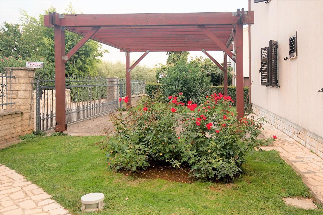 Apartments Sandra Пореч Екстериор снимка